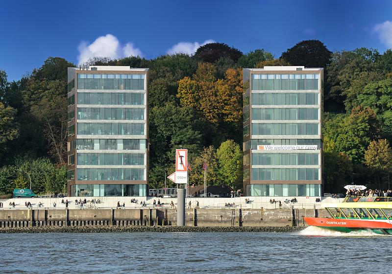 878_0159 Moderne Büroarchitektur am Altonaer Hafenrand - Herbstbäume am Elbberg. | Grosse Elbstrasse - Bilder vom Altonaer Hafenrand.